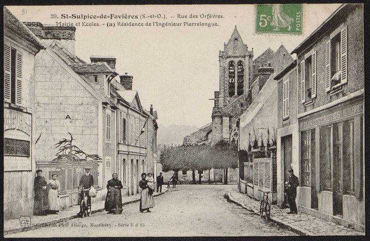 SAINT-SULPICE-DE-FAVIERES.- Rue des Orfèvres, mairie et écoles (16 août 1913).