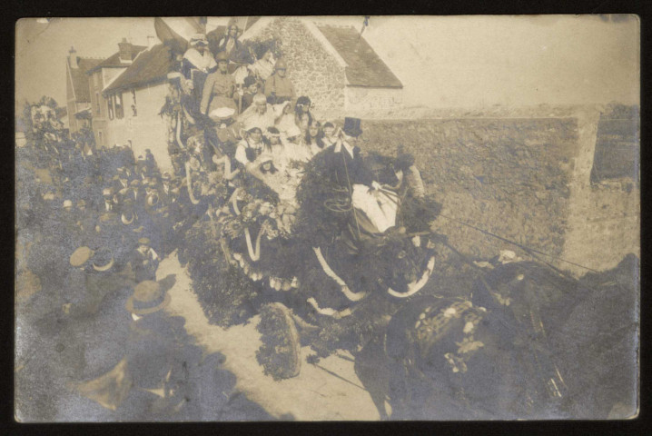 LEUVILLE-SUR-ORGE. - Cavalcade et défilé de chars fleuris. Photo Kopp, Malakoff. 