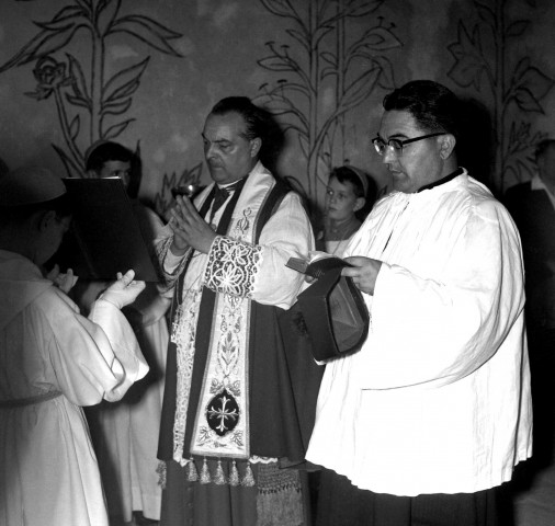 Célébration de la messe dans le jardin de la chapelle SAINT-BLAISE, 19 juin 1960. 