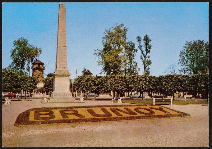 Brunoy.- Place de la Pyramide [1975-1980]. 