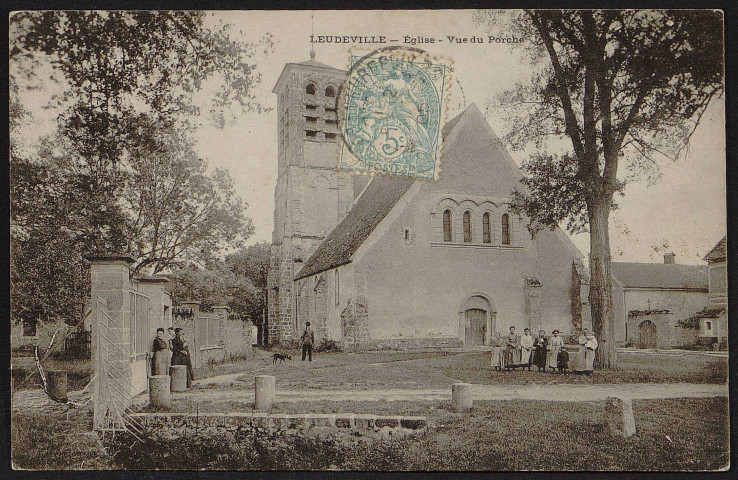 LEUDEVILLE.- Eglise et vue du porche (2 octobre 1905).
