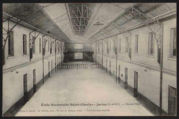 JUVISY-SUR-ORGE.- Ecole secondaire Saint-Charles : grand hall [1904-1930].