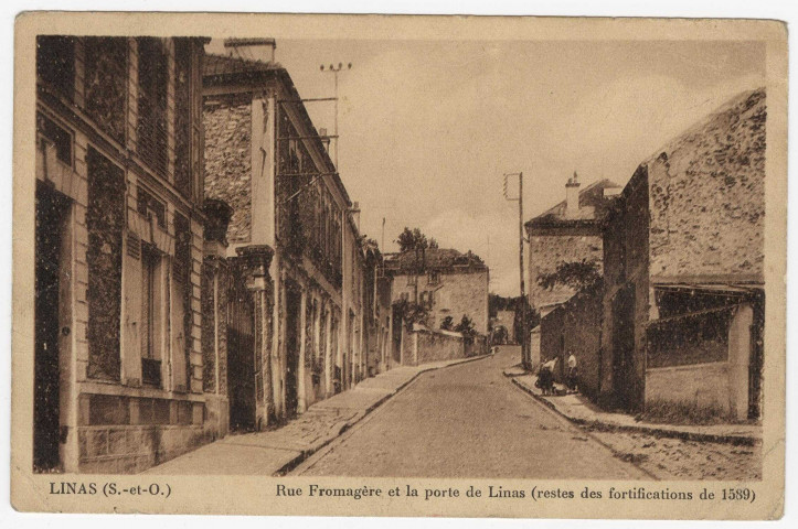 LINAS. - Rue Fromagère et la porte de Linas (restes des fortifications de 1589), (1943), 19 lignes, 1 f 50, ad., sépia. 
