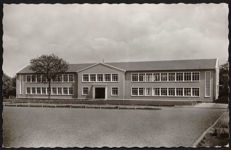 Montlhéry.- Camp militaire : bâtiment [1950-1960]. 