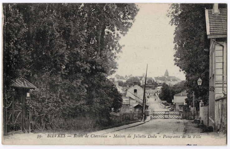 BIEVRES. - Route de Chevreuse, maison de Juliette Dodu, Debuisson, 1917, 10 lignes, ad. 