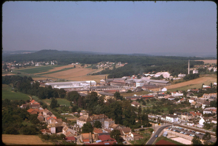 BREUILLET. - Les usines et la gare (août 1975). 