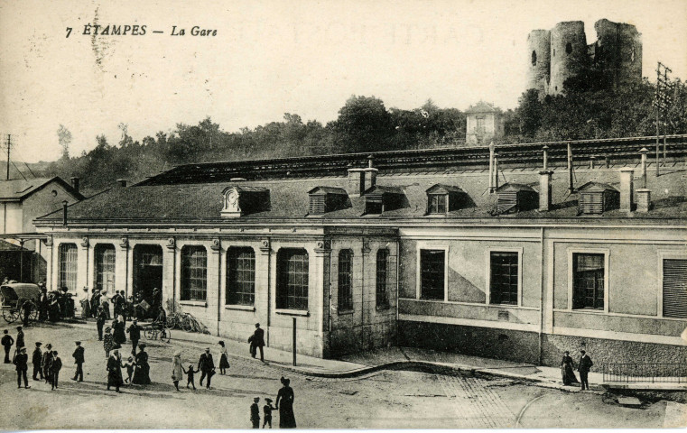 ETAMPES. - La gare [Editeur Rameau, 1928, timbre à 25 centimes]. 