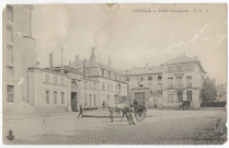 CORBEIL-ESSONNES. - Place Galignani, la mairie et l'entrée des grands moulins. 