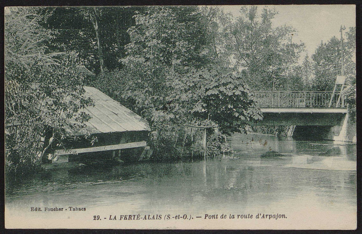 Ferté-Alais (la).- Pont sur la route d'Arpajon. 