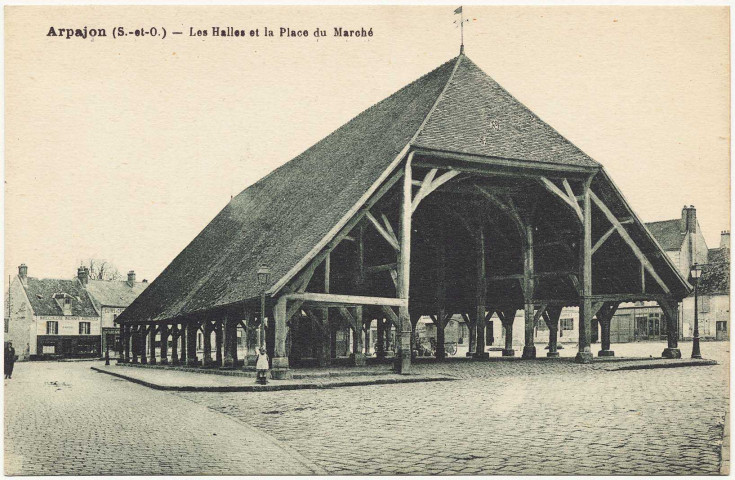 ARPAJON. - Les halles et la place du marché. Edition Deflers. 