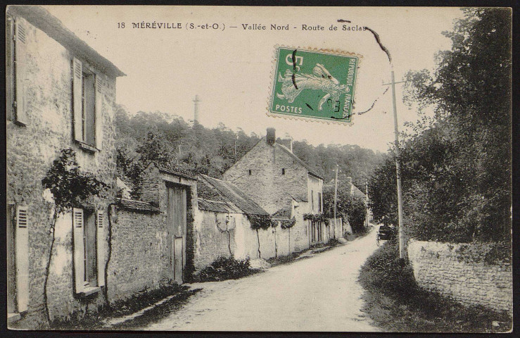 MEREVILLE.- Route de Saclas, 1911.