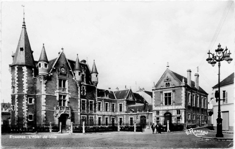 Etampes.- L'Hôtel de ville [1950-1964]