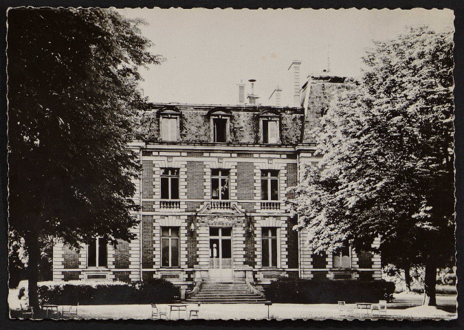 VIGNEUX-SUR-SEINE.- Maison de retraite du cinéma, domaine de Rouvres : Le château [1960-1970].