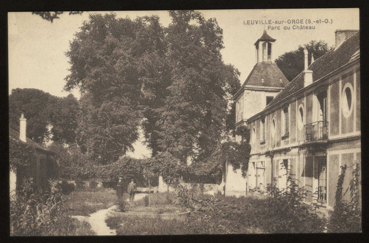 LEUVILLE-SUR-ORGE. - Château, côté parc. Editeur Union phototypique parisienne, Paris, sépia. 