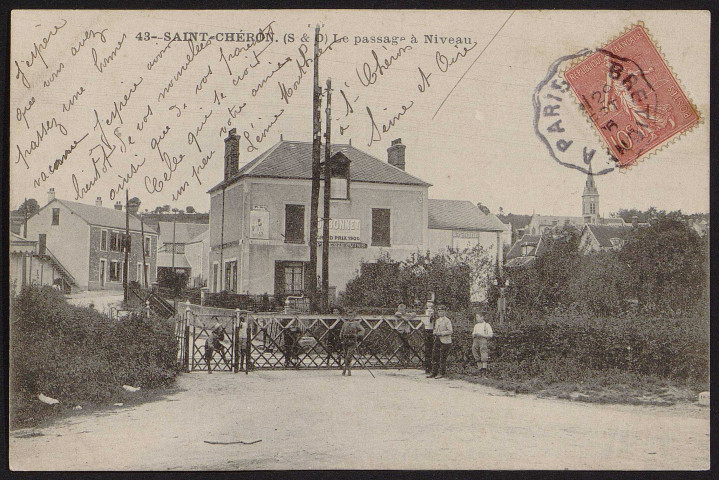 SAINT-CHERON.- Le passage à niveau (29 septembre 1906).
