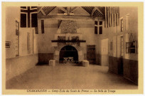 CHAMARANDE. - Camp école des scouts de France, salle de troupe au manoir, sans date. Editeur Secrétariat du camp école, Paris, sépia. 