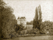 MEREVILLE. - Château et parc : le château et ses communs vus du bucher, (1874). 