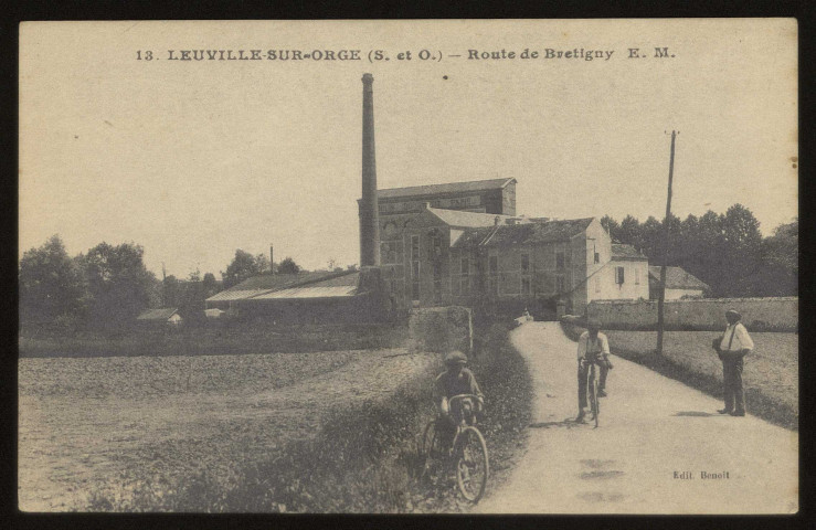 LEUVILLE-SUR-ORGE. - Route de Bretigny (moulin du Petit Paris). Editeurs E. M., Benoît et photo-éditeur F. Testard, Paris. 