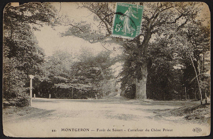 MONTGERON.- Forêt de Sénart : carrefour du Chêne Prieur (1918).