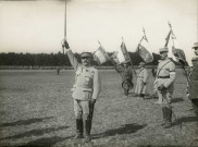 Prise d'armes, remise des drapeaux sous les ordres du général Franchet d'Espèrey : photographie noir et blanc (18 avril 1915).