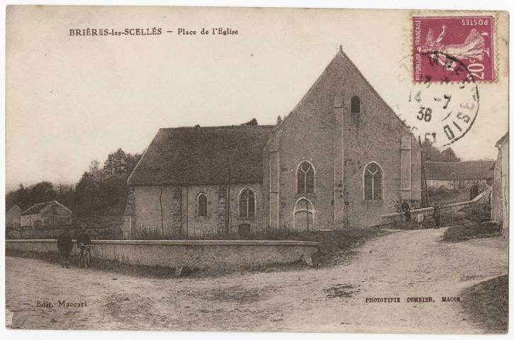 BRIERES-LES-SCELLES. - Place de l'église, Combier, 1936, 4 mots, 20 c, ad., sépia. 