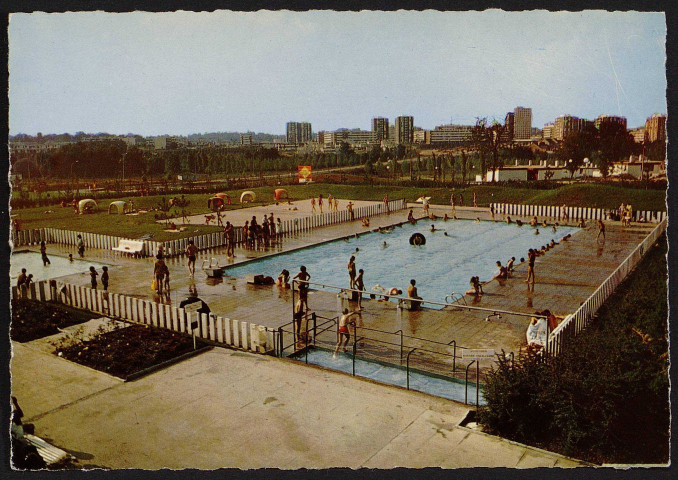 Boussy-Saint-Antoine.- La piscine [1975-1990]. 