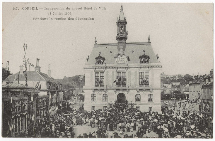 CORBEIL-ESSONNES. - Inauguration du nouvel hôtel de ville (8 juillet 1906). Pendant la remise de décoration, Mardelet. 