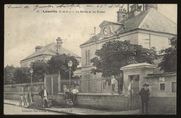 LEUVILLE-SUR-ORGE. - La mairie et les écoles. Collection Paul Allorge, 1915. 