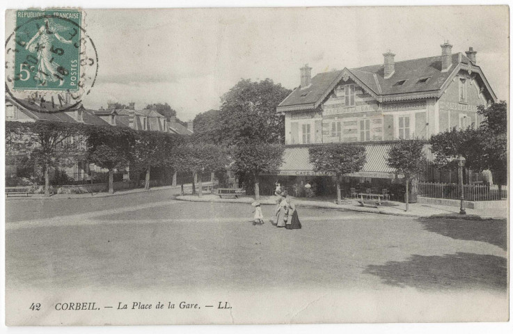 CORBEIL-ESSONNES. - La place et le café de la gare, LL, 1916, 6 mots, 5 c, ad. 