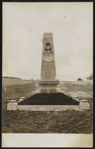LEUVILLE-SUR-ORGE.- Monument aux morts [1920-1930].