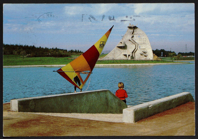 Courcouronnes.- La dame du lac, sculpture d'escalade (24 janvier 1989). 