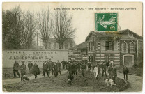 LONGJUMEAU. - Une tannerie, sortie des ouvriers. Edition Narcy, 1 timbre à 5 centimes. 
