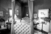 Intérieur : chambre à coucher de Jean COCTEAU, sans date, négatif, noir et blanc.