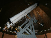 lunette astronomique à monture équatoriale de Bardou, et son escabeau