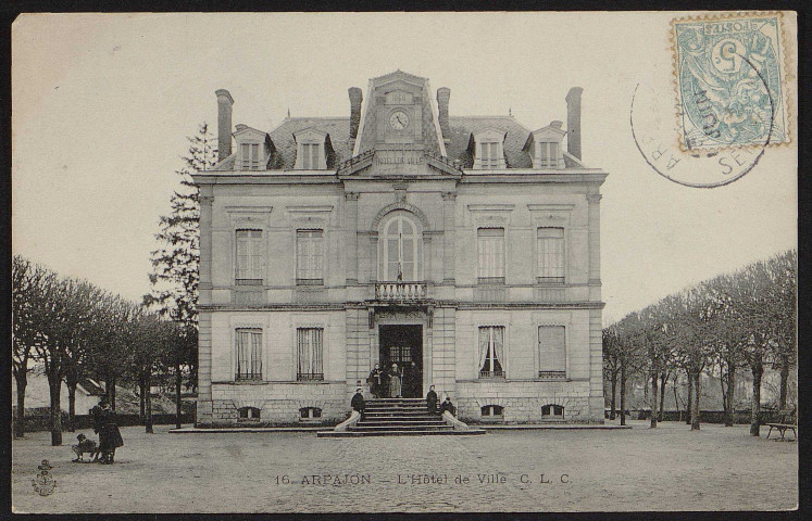 Arpajon.- L'hôtel de ville (juin 1904). 