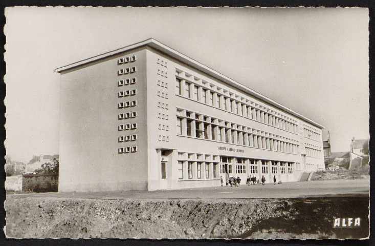 Brétigny-sur-Orge.- Groupe scolaire Chevrier [1950-1960]. 