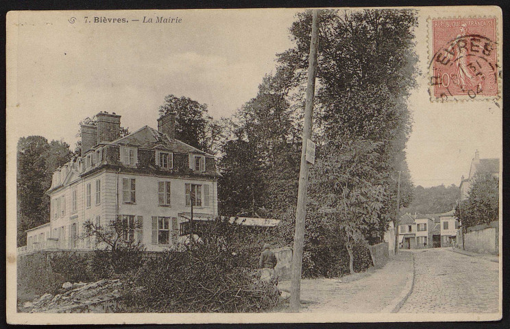 Bièvres.- La mairie (31 décembre 1904). 