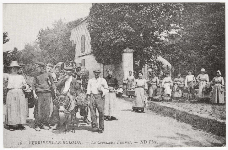 VERRIERES-LE-BUISSON. - La Croix-aux-Femmes, départ pour la cueillette des fraises, [Editeur ND]. 