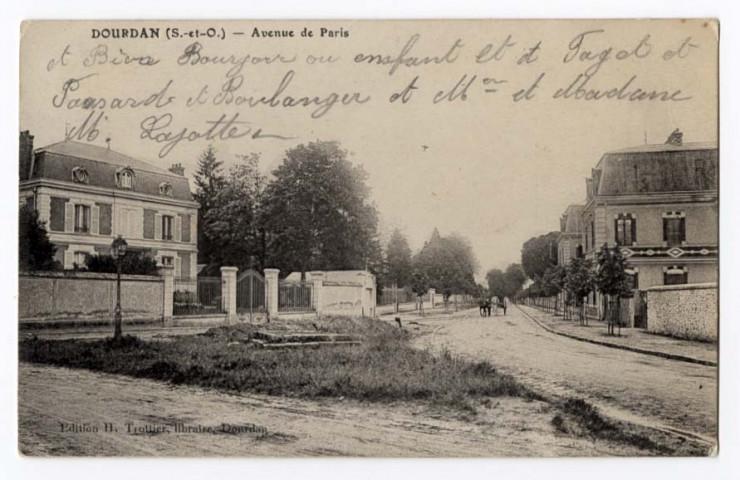 DOURDAN. - Avenue de Paris. Trottier (1915), 19 lignes. 
