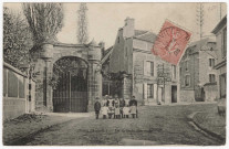 ORSAY. - La Grande Bouvèche, entrée de la propriété [Editeur Bourdier, 1905, timbre à 10 centimes]. 