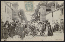 Arpajon.- Fête des fleurs : défilé à la porte de paris (12 juillet 1907). 