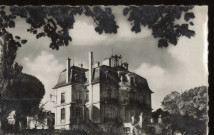ATHIS-MONS. - La mairie vue du parc. Edition Raymon, 1951, 1 timbre à 8 francs. 