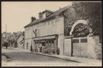 RIS-ORANGIS.- La rue du Pont et le café de la gare (1904-1910].
