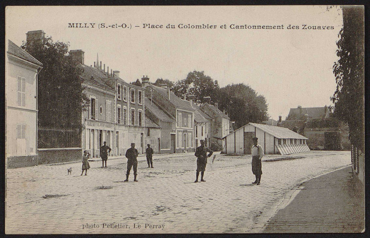 MILLY-LA-FORET.- Place du Colombier : cantonnement de Zouaves [1915-1919].