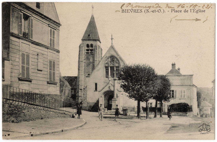BIEVRES. - Place de l'église, Duval, 1931, 3 lignes. 