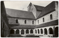VAUHALLAN. - Limon - Abbaye Saint-Louis du Temple, la cour des cloîtres. 1975, timbre à 60 centimes. 